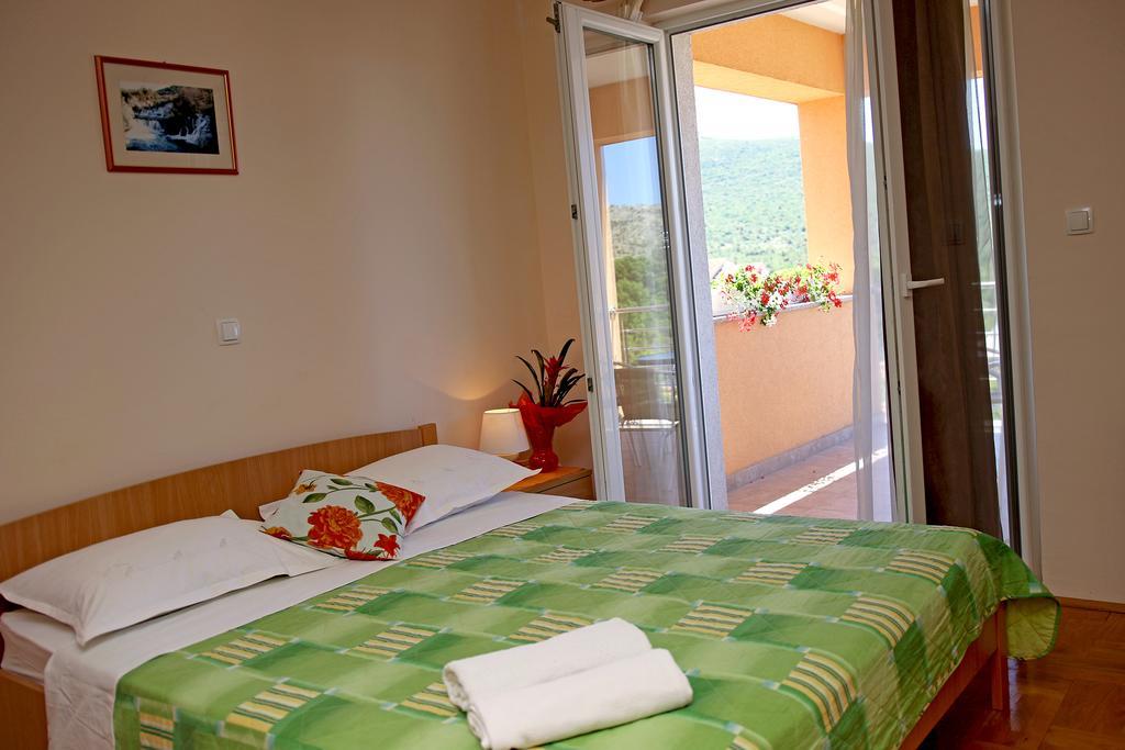 Guest Accommodation Slapovi Krke Лозовац Стая снимка